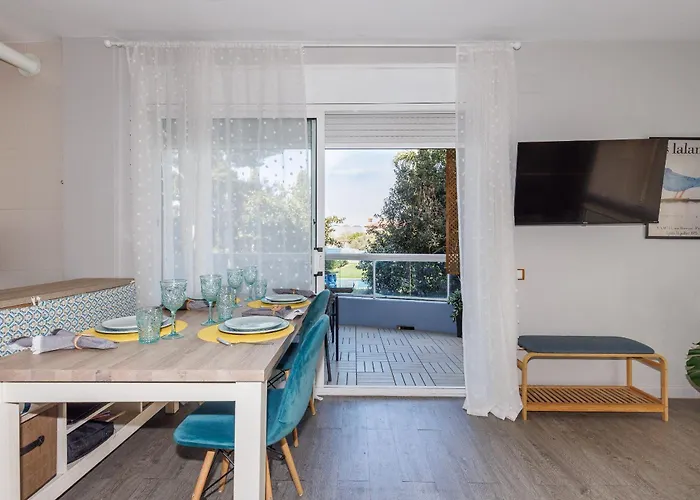 Uhc Els Pins Apartments