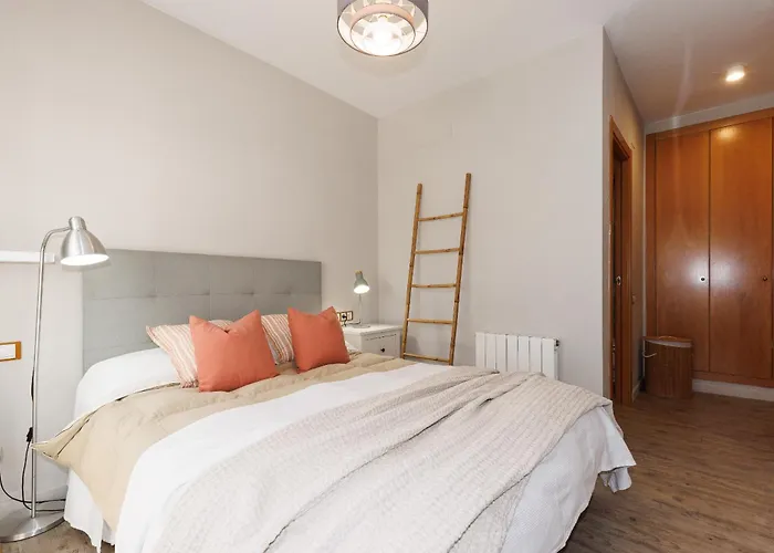 Uhc Els Pins Apartments